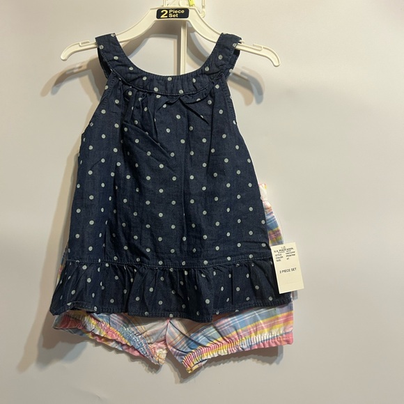 Two piece set spilt up the back of top colorful shorts - Picture 3 of 4